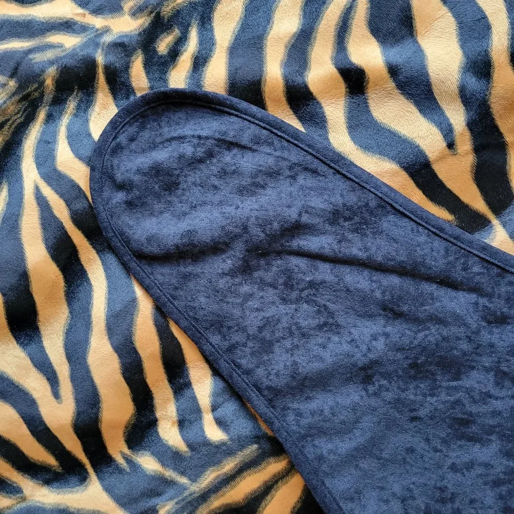 NWOT Plush Velvety "Tiger Skin" throw blanket - Picture 3 of 4